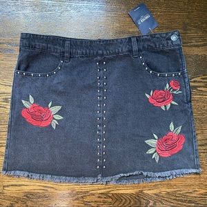 Forever 21 Denim Mini Skirt W/ Embroidered Flowers
